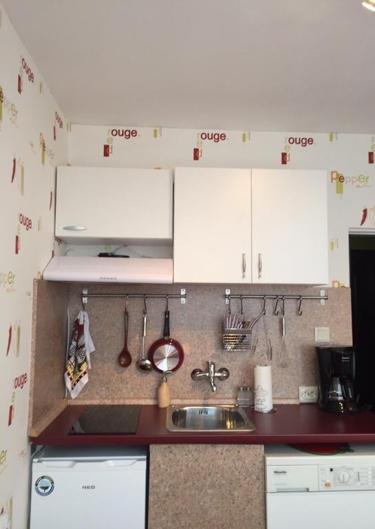 Airport Apartment *